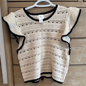 Flutter sleeve crochet-style top